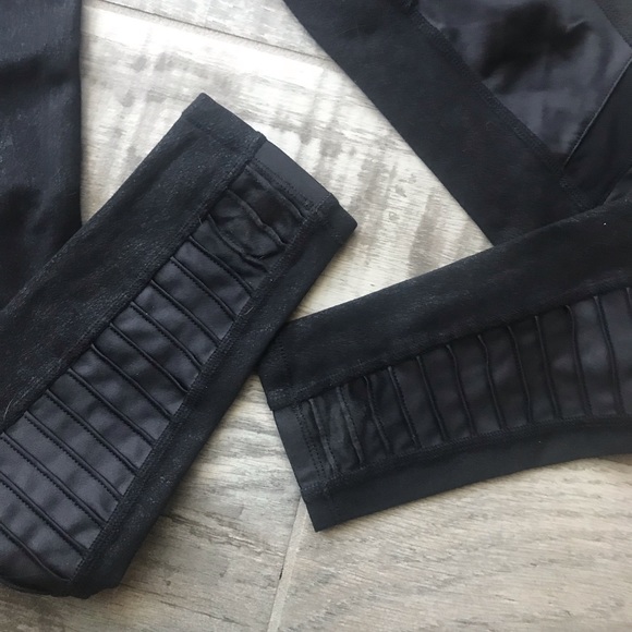 Alo high waist “performance leather” moto leggings - Picture 4 of 5